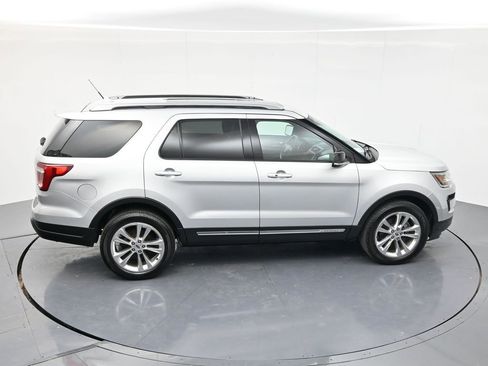 Used 2018 Ford Explorer XLT w/ Equipment Group 202A AWD/4WD image 42