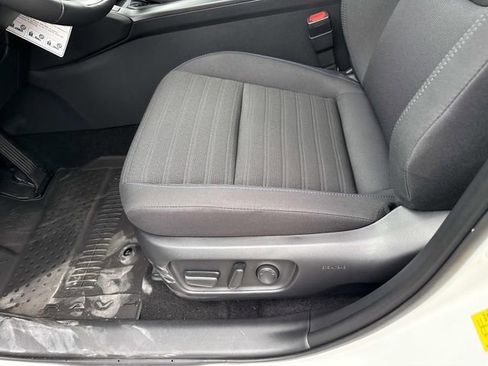 Used 2026 Toyota RAV4 SE w/ Convenience Package AWD/4WD image 15