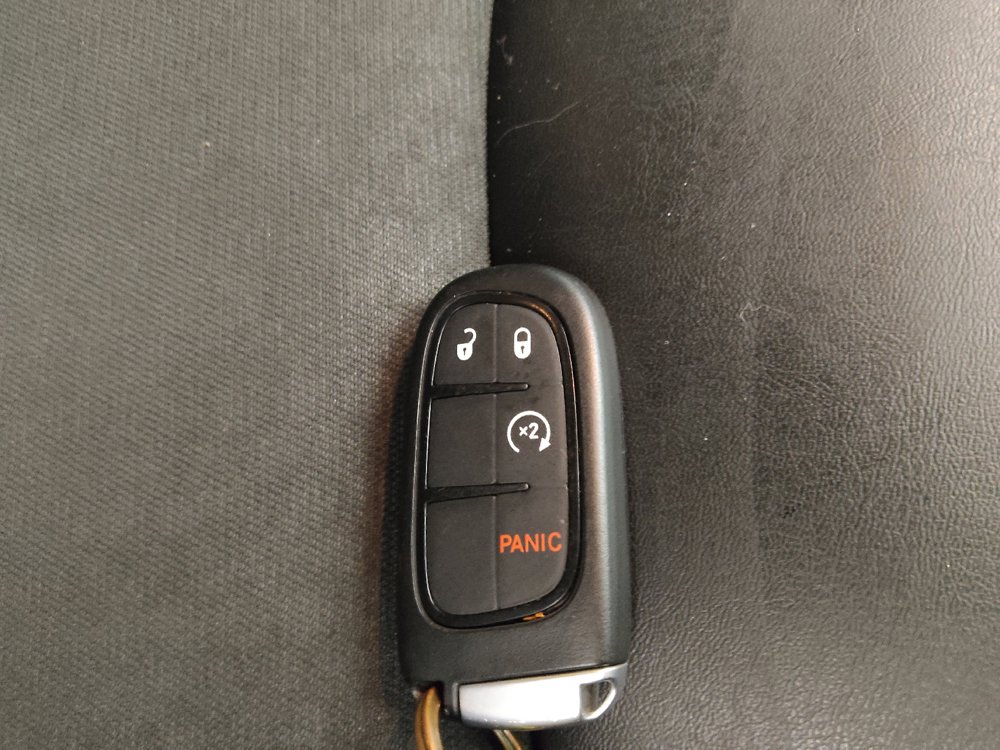 Used 2019 Jeep Cherokee Latitude Plus w/ Cold Weather Group AWD/4WD image 32