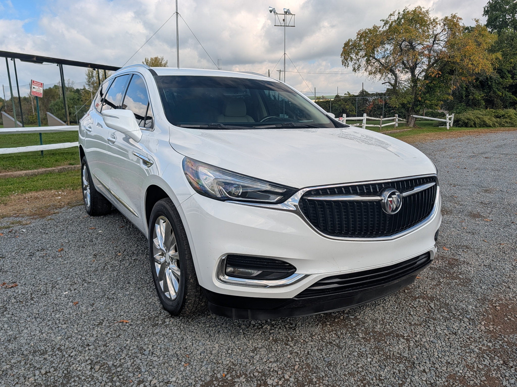 Used 2019 Buick Enclave Essence FWD image 3