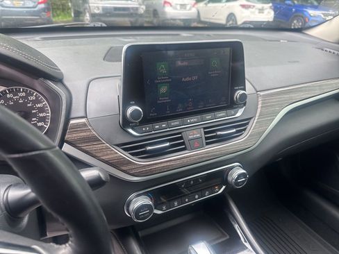 Used 2020 Nissan Altima 2.0 Platinum FWD image 11