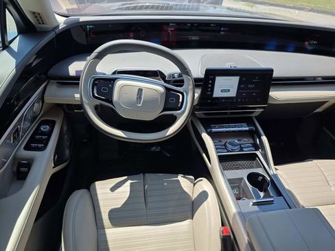 New 2025 Lincoln Nautilus Reserve image 6