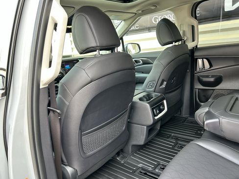 New 2027 Kia Carnival SX w/ Dark Edition Package FWD image 13