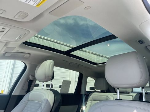 New 2026 Lincoln Nautilus Reserve AWD/4WD image 11
