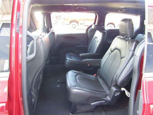 Used 2025 Chrysler Pacifica Select FWD image 31