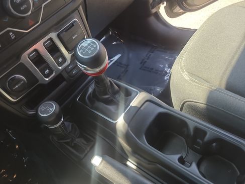 Used 2025 Jeep Wrangler Sport AWD/4WD image 20