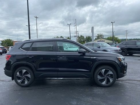New 2024 Volkswagen Taos SE image 9