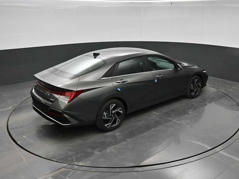 New 2026 Hyundai Elantra Limited FWD image 35