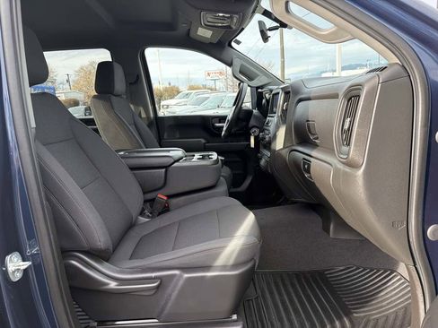 Used 2021 Chevrolet Silverado 2500 Custom w/ Custom Convenience Package image 17