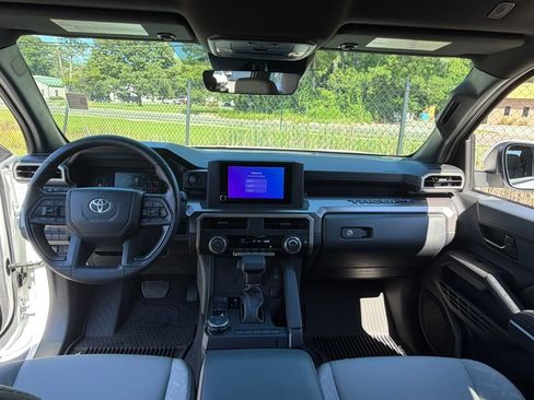 Used 2026 Toyota Tacoma SR5 AWD/4WD image 8