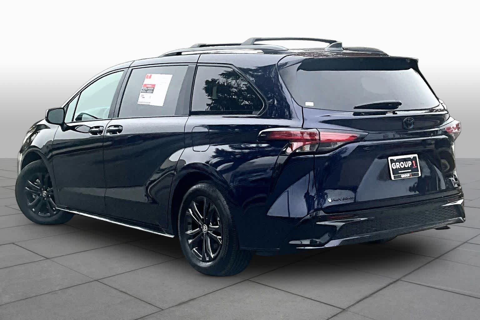 Used 2025 Toyota Sienna XSE w/ XSE Plus Package AWD/4WD image 12