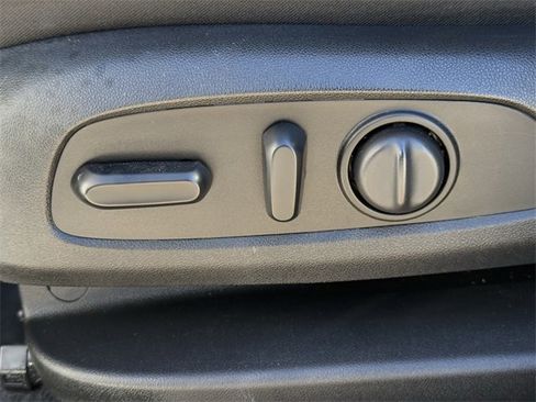 Used 2020 Chevrolet Equinox LT image 27