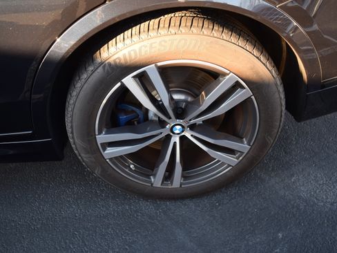 Used 2025 BMW X7 M60i w/ Executive Package image 7