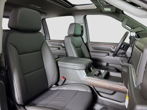 New 2025 GMC Sierra 3500 SLT w/ SLT Convenience Package image 29