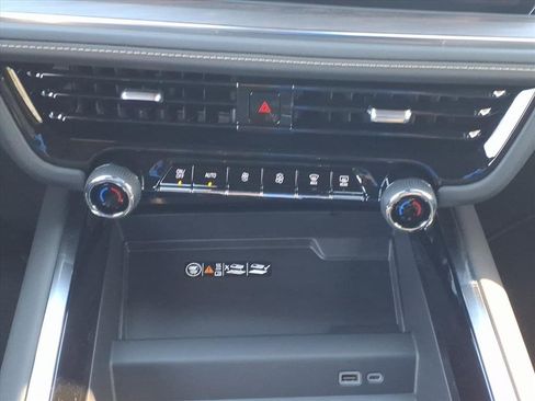 New 2026 Chevrolet Suburban Premier image 18