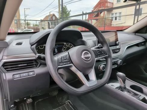 Used 2025 Nissan Altima 2.5 SV FWD image 25