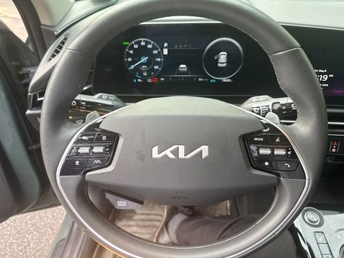 Used 2024 Kia Niro Wind w/ Wind Preserve Package FWD image 7