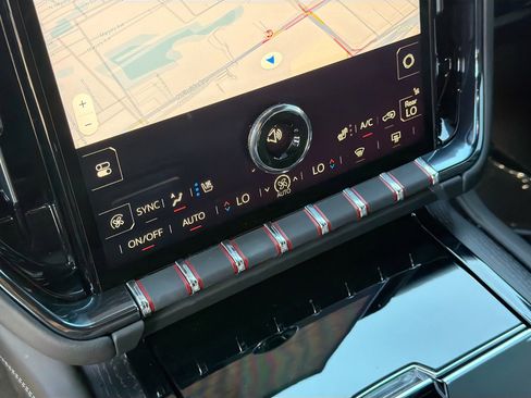 Used 2025 GMC Yukon AT4 Ultimate image 34