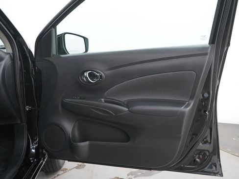 Used 2019 Nissan Versa SV FWD image 9