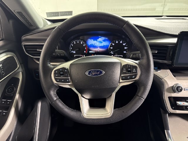 Used 2024 Ford Explorer XLT w/ Equipment Group 202A AWD/4WD image 24