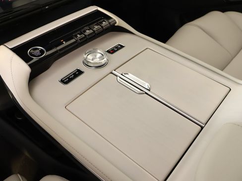 New 2026 Lincoln Navigator Premiere AWD/4WD image 9