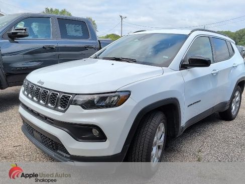 Used 2024 Jeep Compass Latitude AWD/4WD image 2