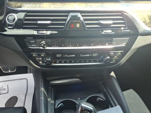 Used 2021 BMW M550i xDrive w/ Executive Package AWD/4WD image 25
