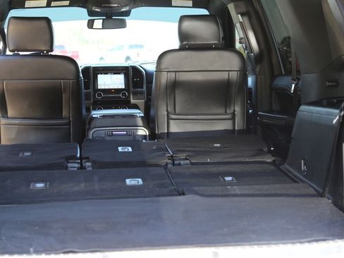 Used 2018 Ford Expedition XLT w/ Equipment Group 202A RWD image 7