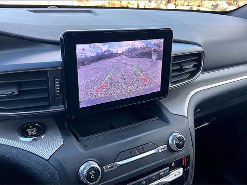 Used 2020 Ford Explorer XLT w/ Equipment Group 202A image 18