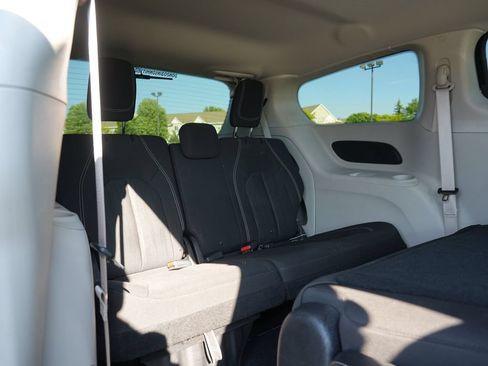 Used 2020 Chrysler Voyager L FWD image 27
