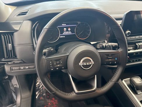 Used 2025 Nissan Pathfinder SV AWD/4WD image 12
