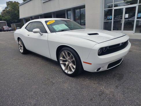 Used 2016 Dodge Challenger SXT Plus image 2