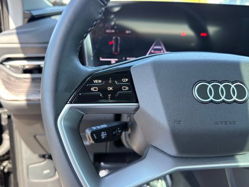 Used 2025 Audi Q5 Premium w/ Premium Plus AWD/4WD image 17