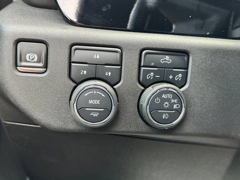 Used 2025 Chevrolet Silverado 2500 LT w/ Convenience Package AWD/4WD image 31