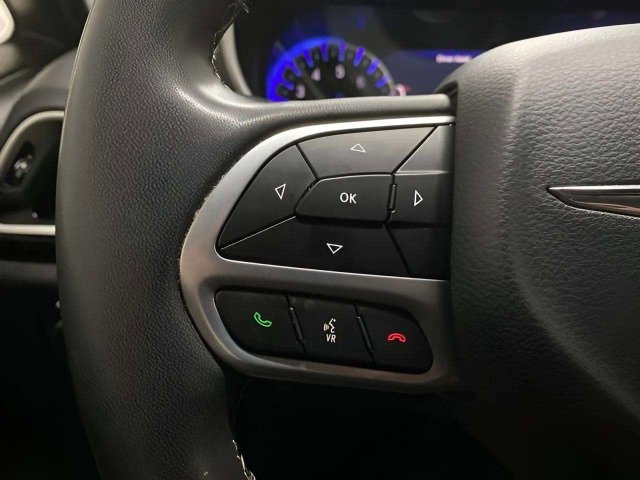 Used 2025 Chrysler Pacifica Select FWD image 33
