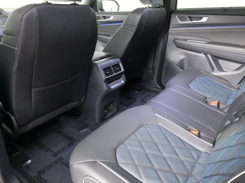 Used 2025 Volkswagen Atlas Cross Sport SEL Premium R-Line image 25