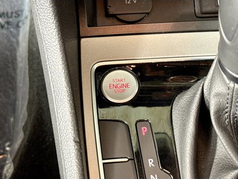 Used 2022 Volkswagen Passat 2.0T SE image 17