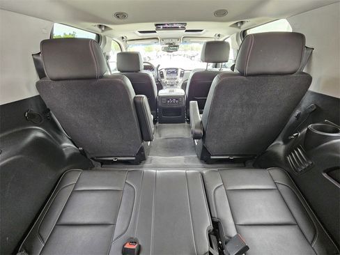 Used 2020 GMC Yukon Denali w/ Denali Premium Package image 13