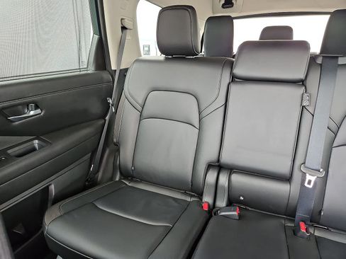 Used 2025 Nissan Pathfinder SL AWD/4WD image 13