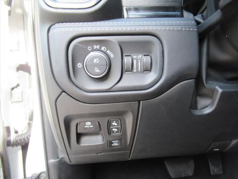 Used 2022 RAM 1500 Limited AWD/4WD image 19