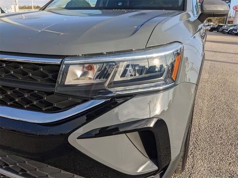 Used 2023 Volkswagen Taos SE image 7