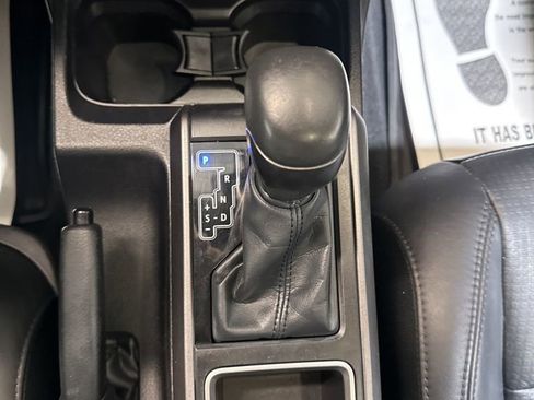 Used 2022 Toyota Tacoma TRD Off-Road image 26