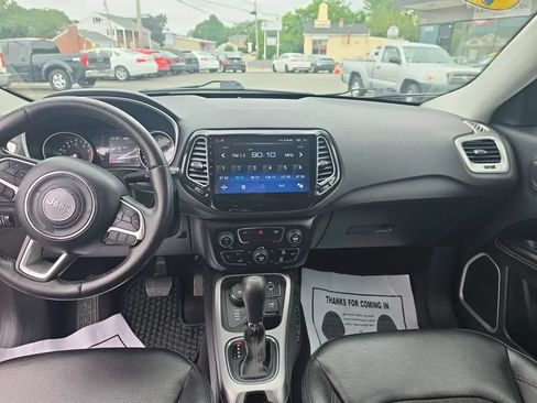 Used 2020 Jeep Compass Latitude w/ Cold Weather Group AWD/4WD image 16