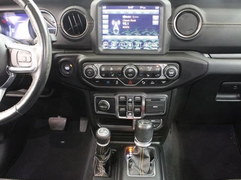 Used 2021 Jeep Wrangler Unlimited Sahara AWD/4WD image 21
