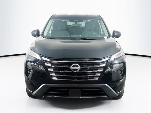 Used 2024 Nissan Rogue S AWD/4WD image 2