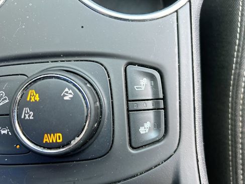 Used 2024 GMC Terrain SLE AWD/4WD image 30