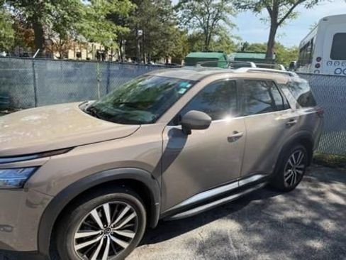 Used 2024 Nissan Pathfinder Platinum w/ Lighting Package (N93) AWD/4WD image 4