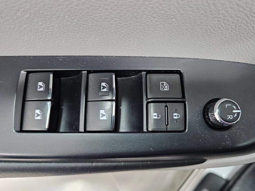 Used 2018 Toyota Highlander Limited AWD/4WD image 32