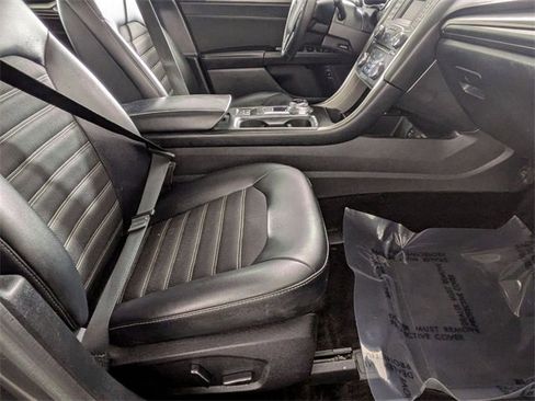 Used 2017 Ford Fusion SE w/ Equipment Group 601A image 30