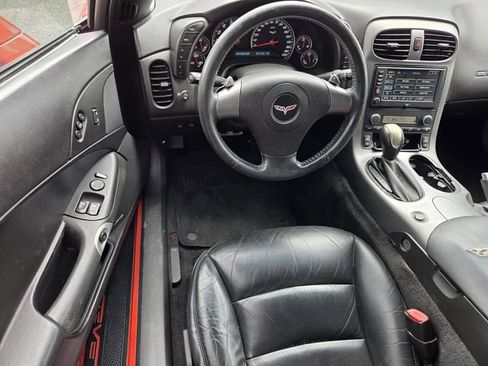 Used 2006 Chevrolet Corvette Convertible w/ Preferred Equipment Group RWD image 10